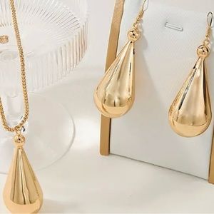 Gold Tone Earring/Necklace Set